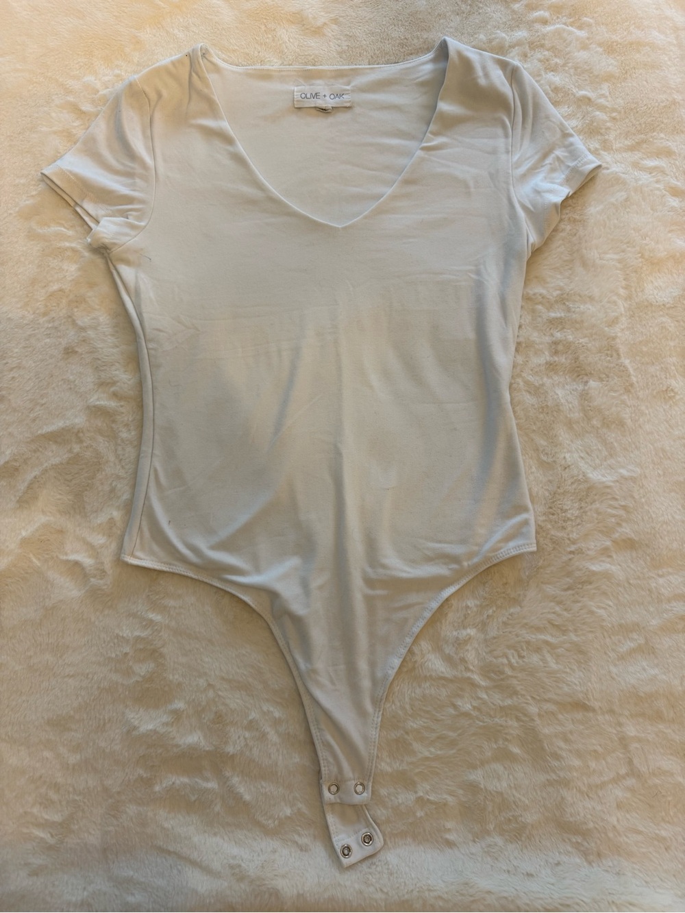 Olive & Oak Cream Short-Sleeve V-Neck Bodysuit
